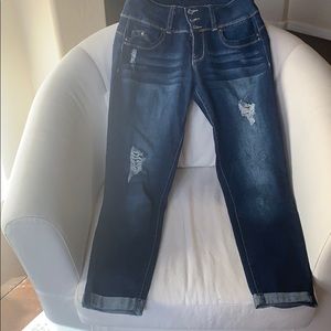 YMI Wanna Betta Butt cuffed cropped jeans